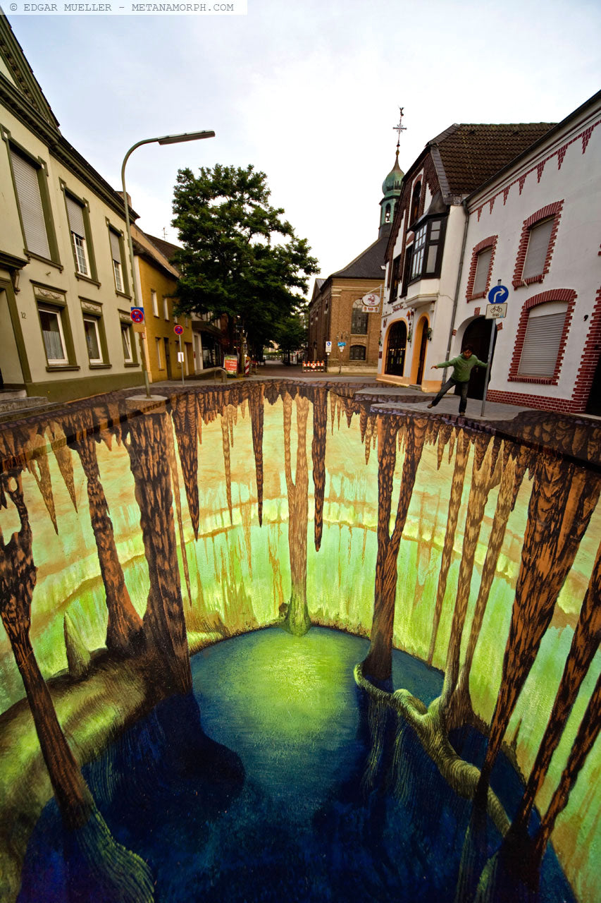 Three-dimensional cavern.